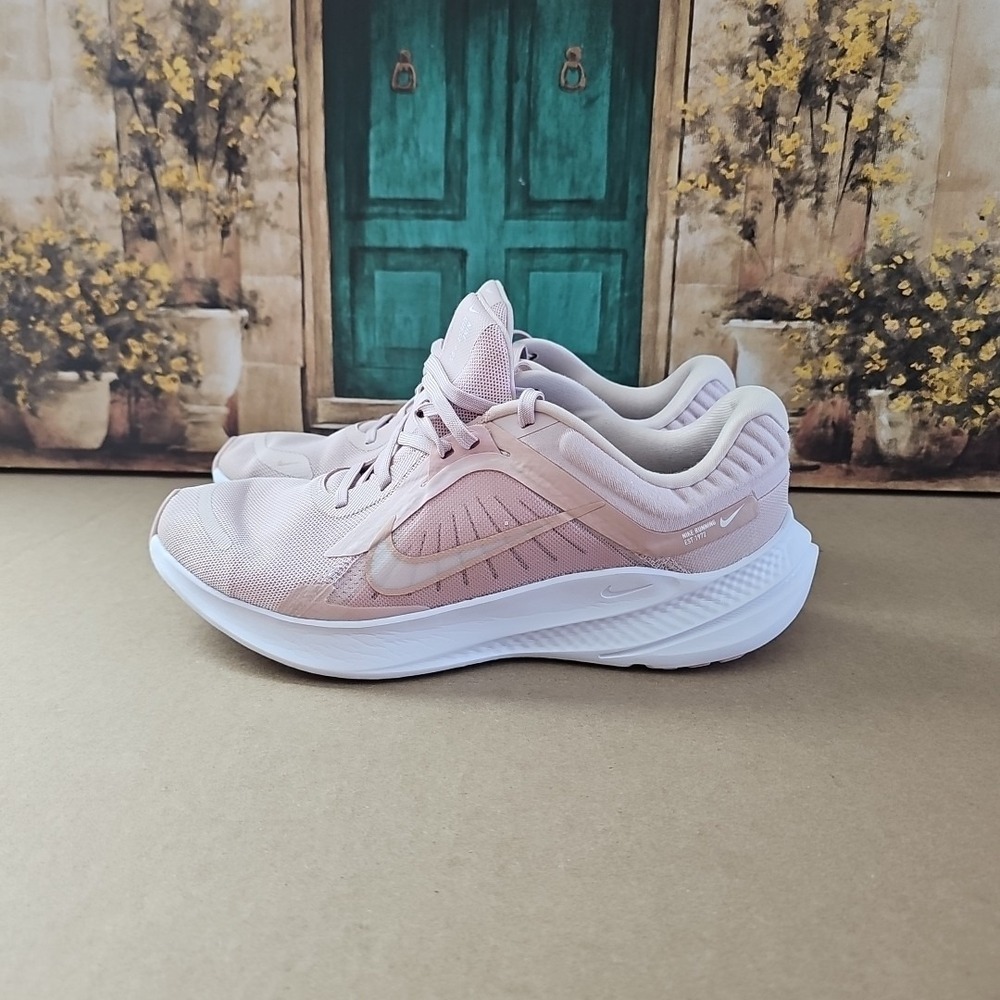 Nike QUEST 5 Pink‎ White DD9291-600 Athletic Running Sneakers - Women's Size 9.5